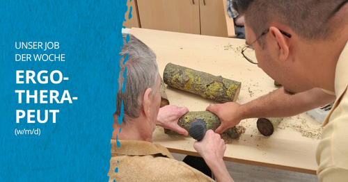 Ergotherapeut und Senior machen gemeinsam Holzarbeiten. Bildbeschriftung: „Unser Job der Woche: Ergotherapeut (m/w/d)*